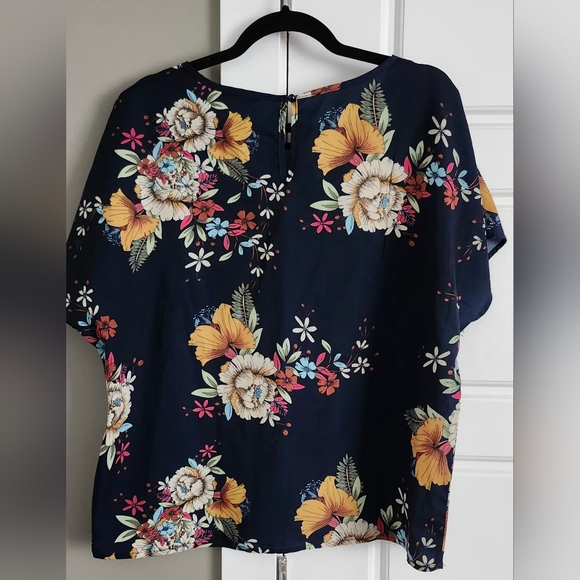 FREE In A Bundle - Navy Floral Blouse - Picture 2 of 5